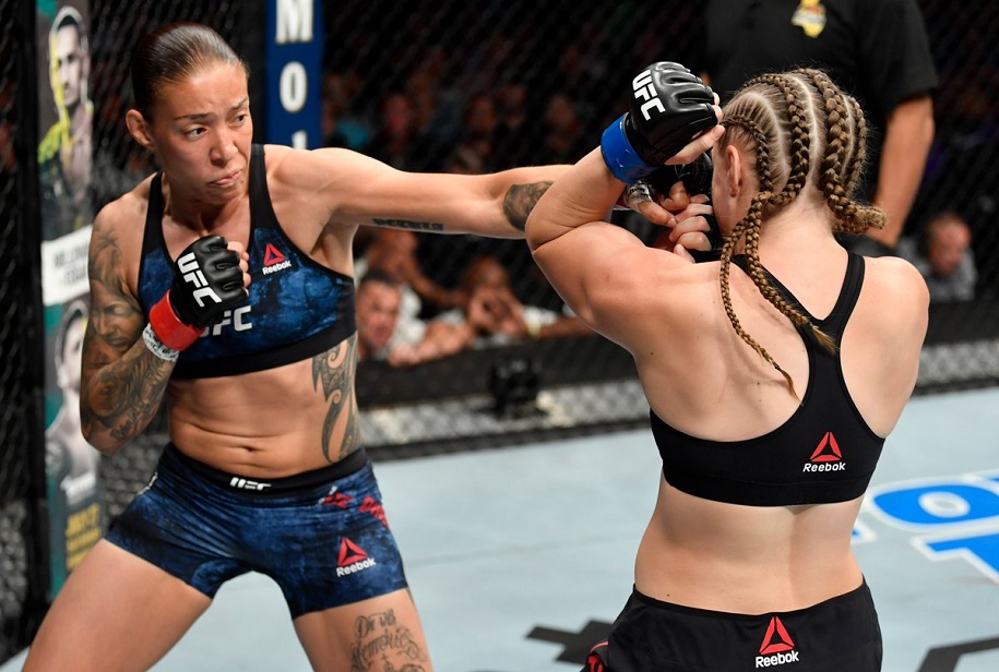 Cộng đồng mạng nói gì về chiến thắng 16 giây của Germaine de Randamie? Cộng đồng mạng nói gì về chiến thắng 16 giây của Germaine de Randamie?
